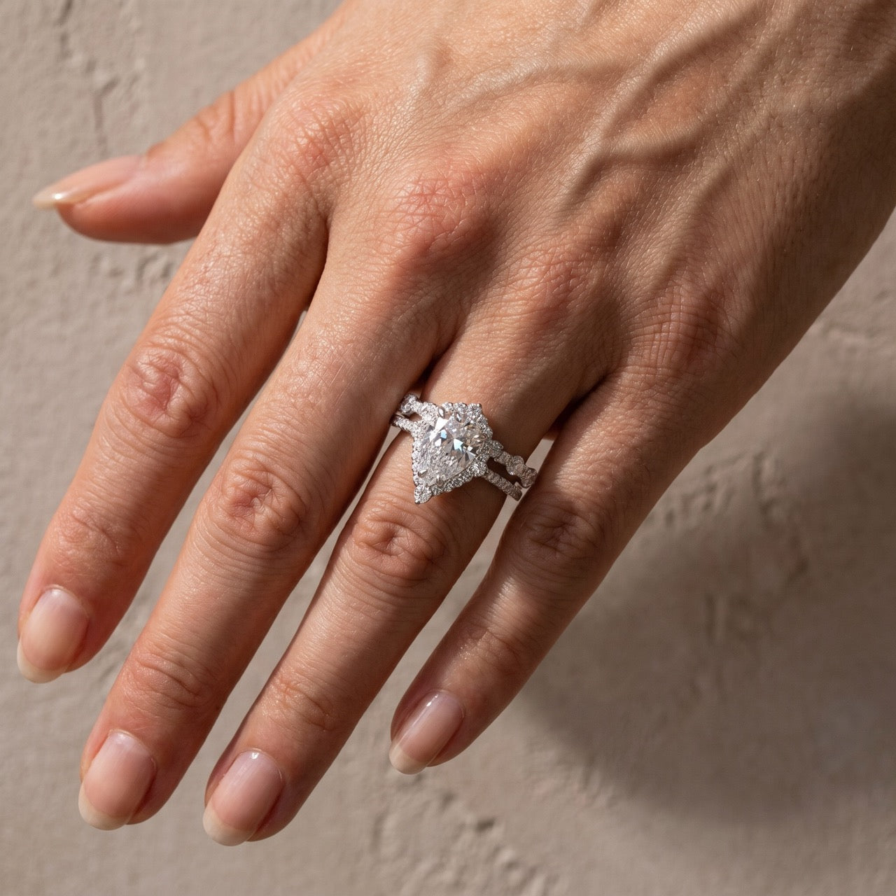 S925 Gorgeous Halo 2.2Ct Pear Cut Bridal Ring Set In Sterling Silver