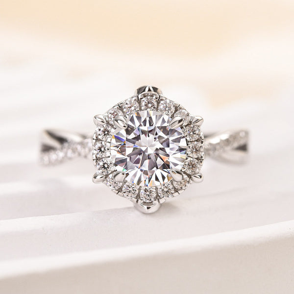 Louily Noble Halo Moissanite Engagement Ring