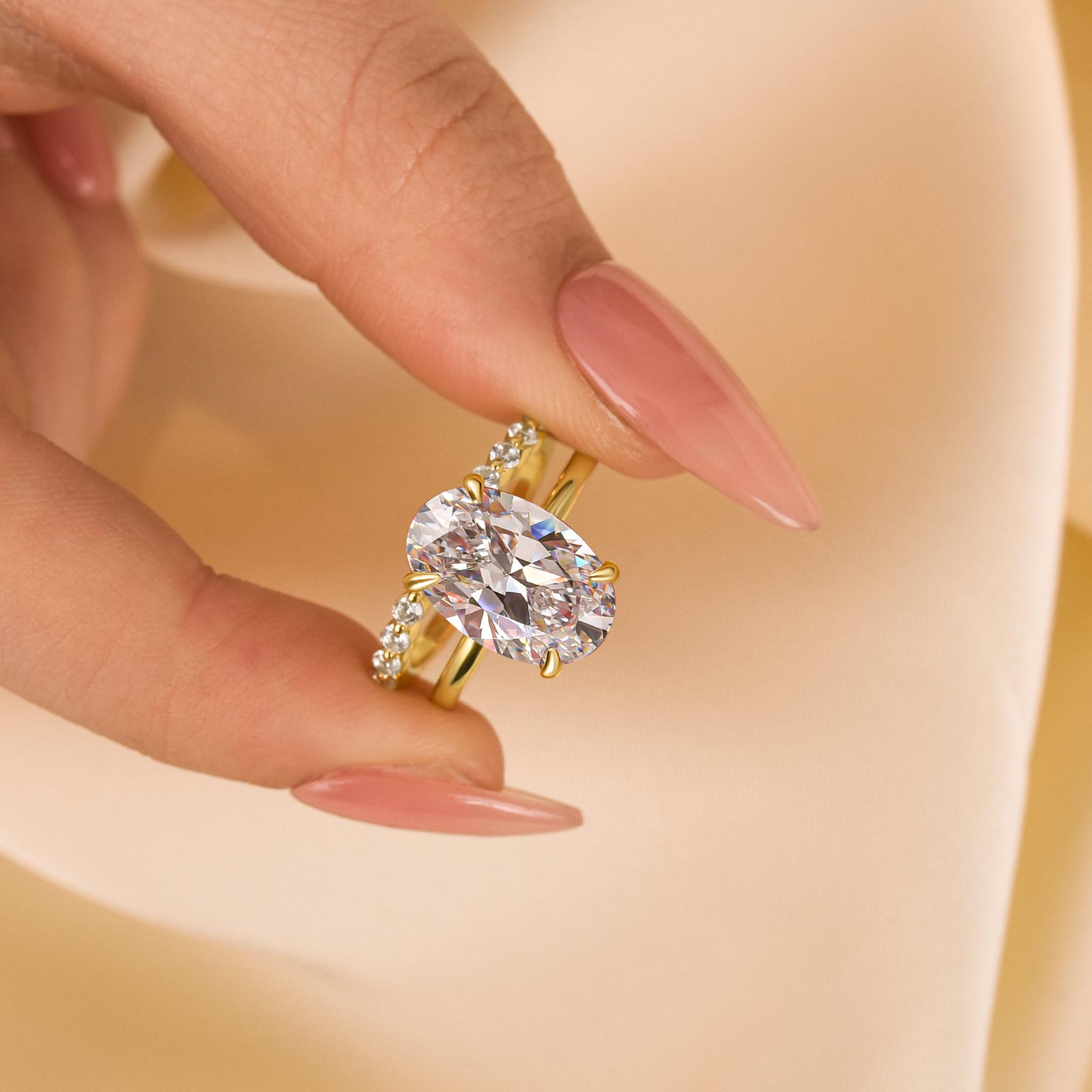 Louily Classic Yellow Gold Oval Cut Wedding Ring Set With Round Cut Wedding Band - louilyjewelry