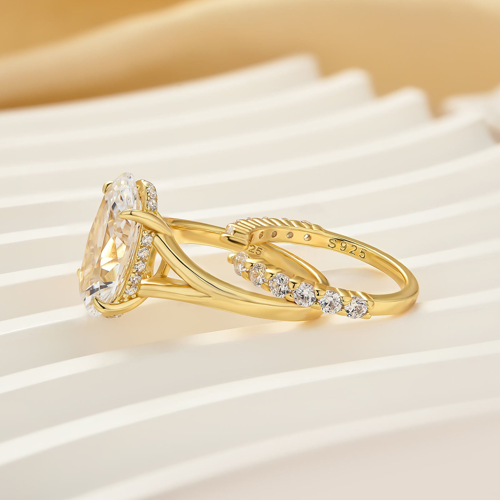 S925 2PC 5.0Ct Oval Cut Split Shank Yellow Gold Engagement Ring Set with Round Cut Open Band - louilyjewelry