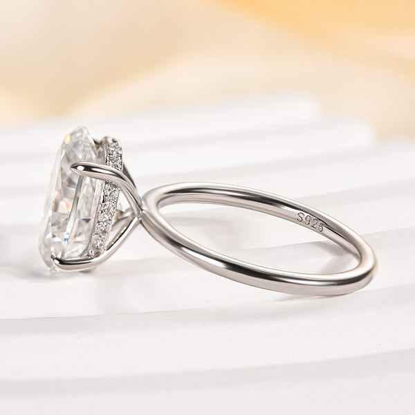 Louily Moissanite Classic Oval Cut Engagement Ring