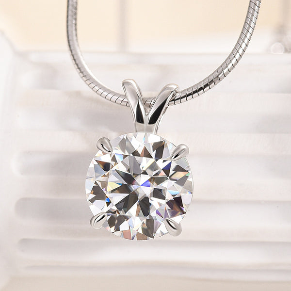 Louily Moissanite Round Cut Necklace