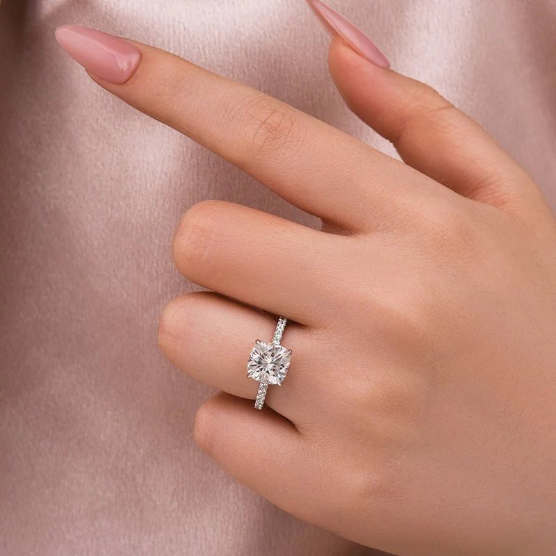 Louily Moissanite 2.0~2.5 Carat Cushion Cut Engagement Ring