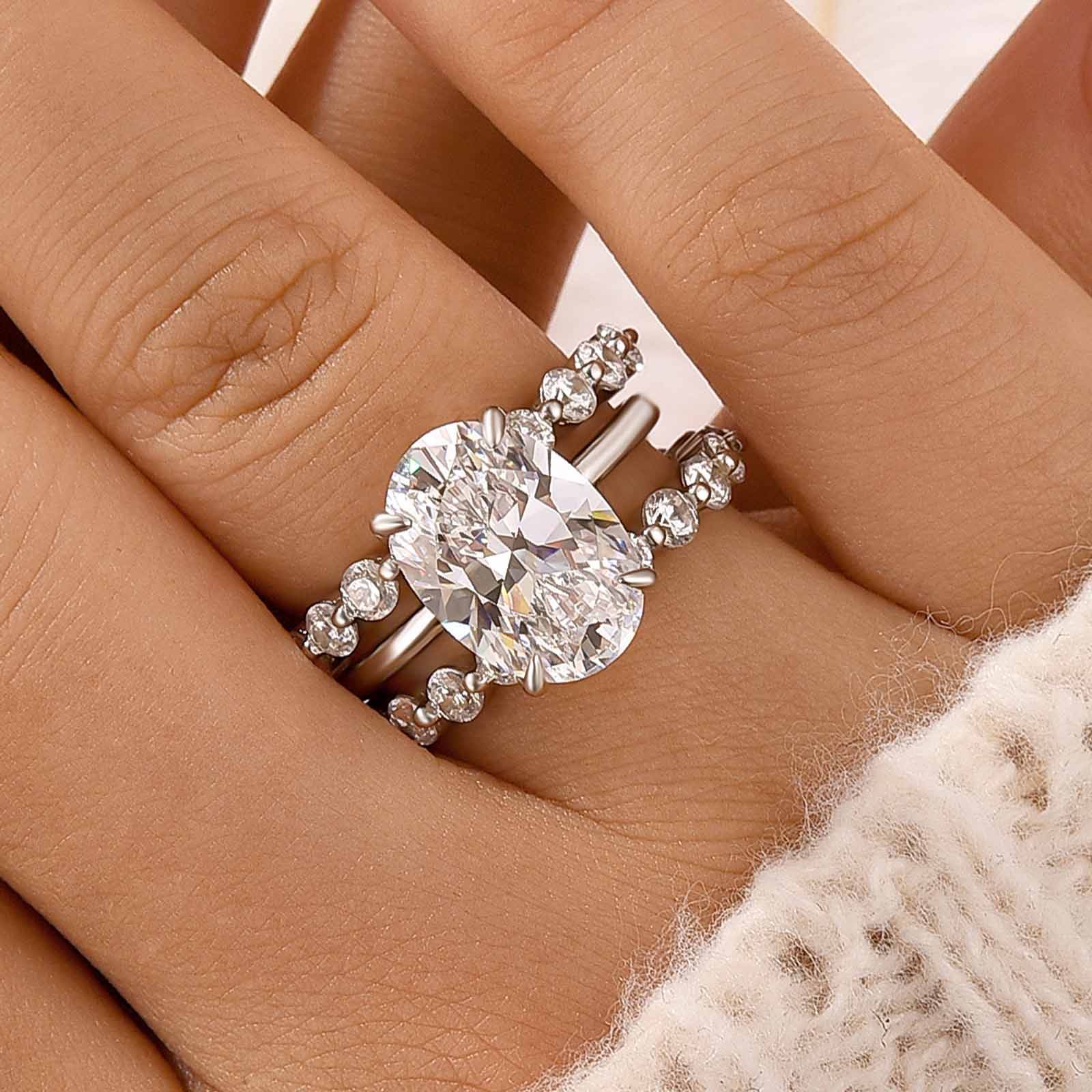 Elegant 5.5Ct Oval Cut Solitaire Wedding Ring Set with Round Cut Accent Bands