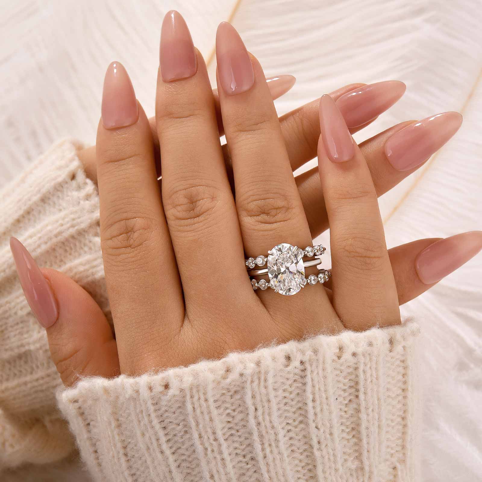 Elegant 5.5Ct Oval Cut Solitaire Wedding Ring Set with Round Cut Accent Bands