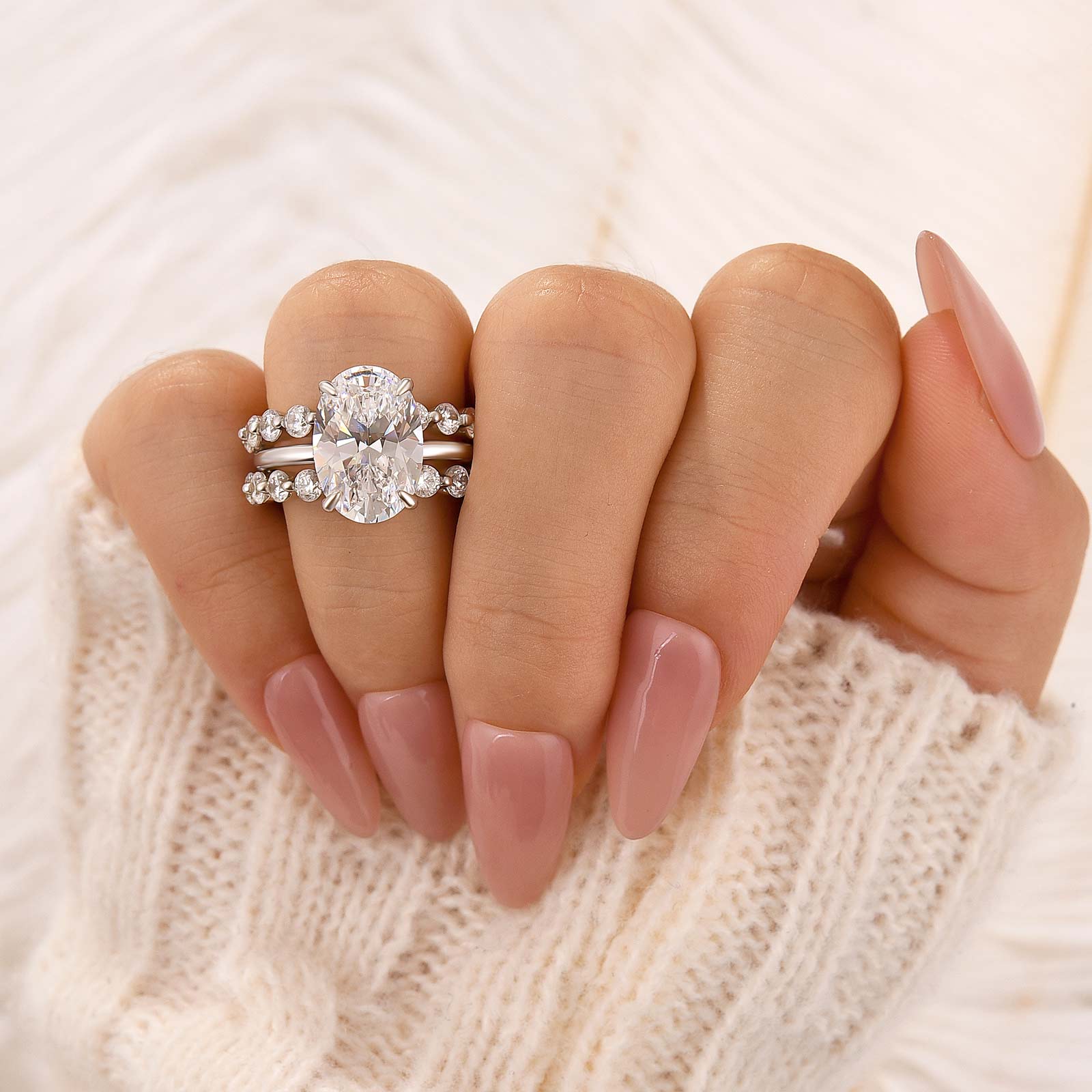 Elegant 5.5Ct Oval Cut Solitaire Wedding Ring Set with Round Cut Accent Bands