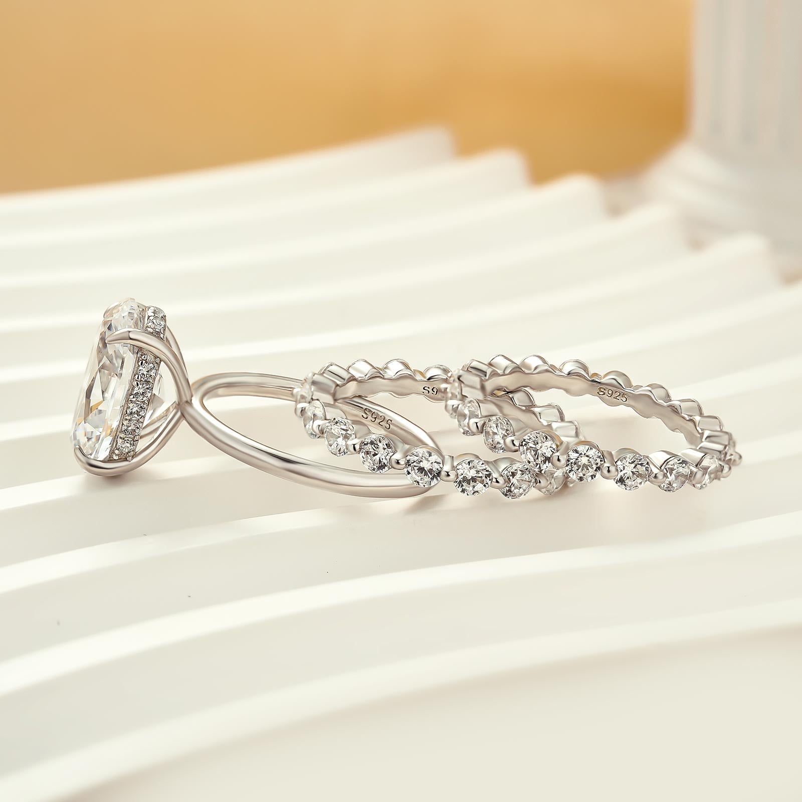 Elegant 5.5Ct Oval Cut Solitaire Wedding Ring Set with Round Cut Accent Bands