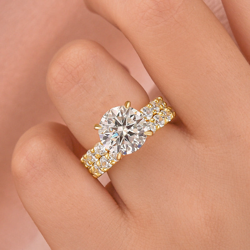 Moissanite 4.0Ct Round Cut Side Stone Travel Bridal Set