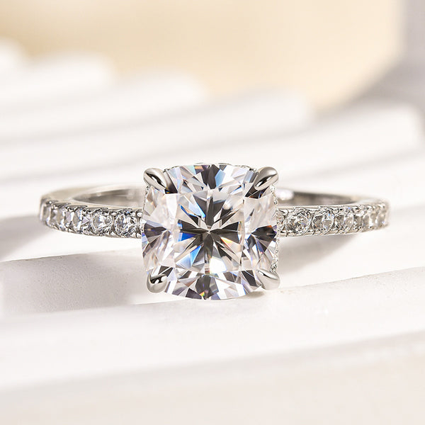 Louily Moissanite 2.0 Carat Cushion Cut Engagement Ring