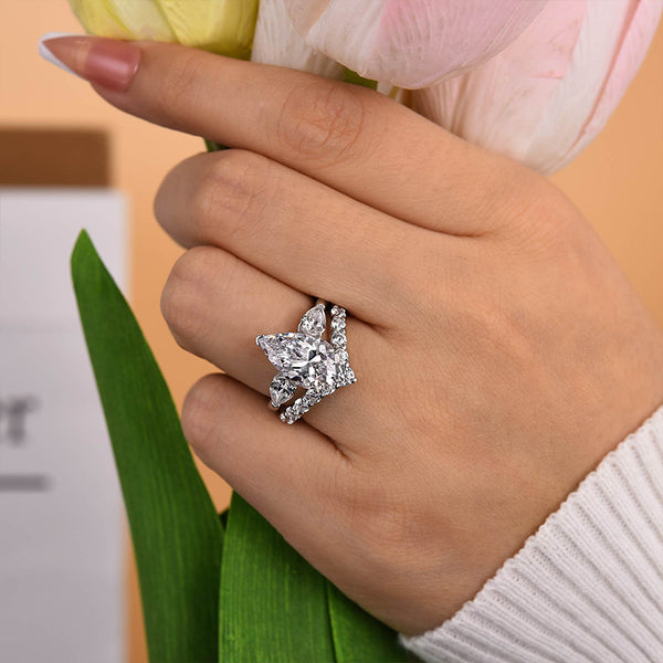 Louily Gorgeous Pear Cut Three Stone Wedding Ring Set