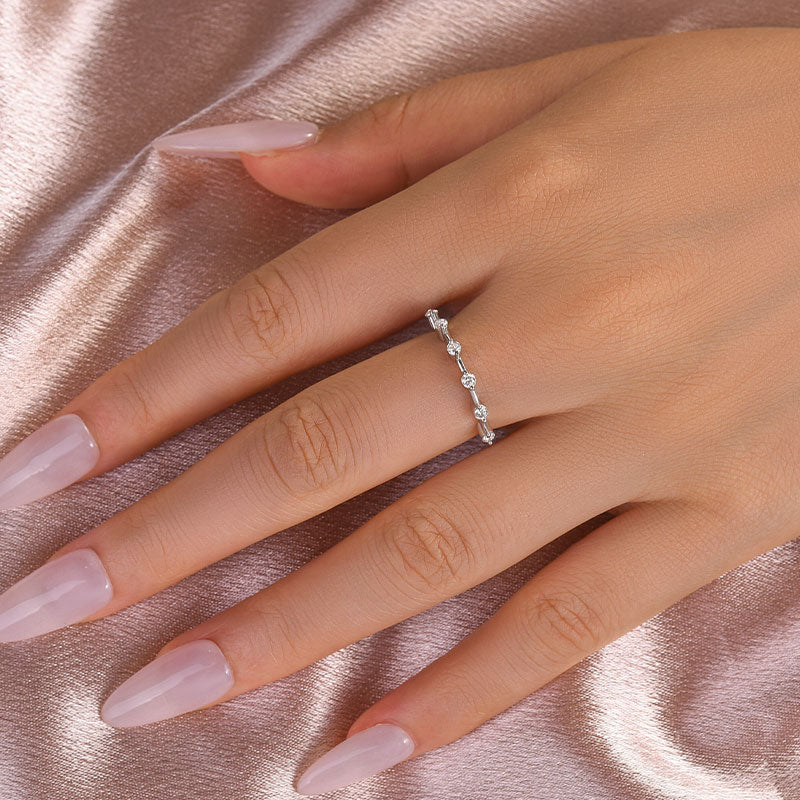 Louily Moissanite 0.2 Ct Round Cut Women's Wedding Band - louilyjewelry