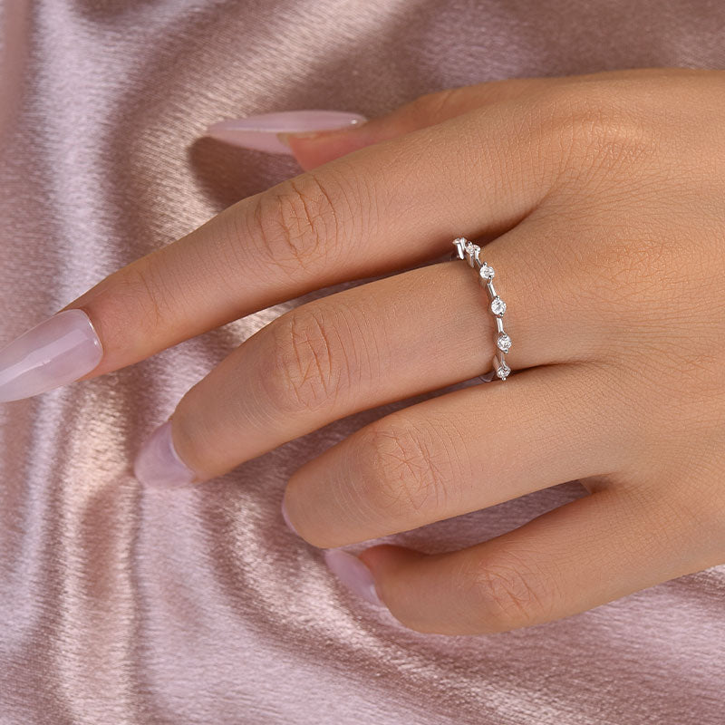 Louily Moissanite 0.2 Ct Round Cut Women's Wedding Band - louilyjewelry