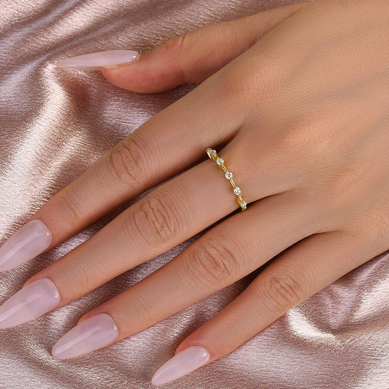 Louily Moissanite 0.2 Ct Round Cut Women's Wedding Band - louilyjewelry