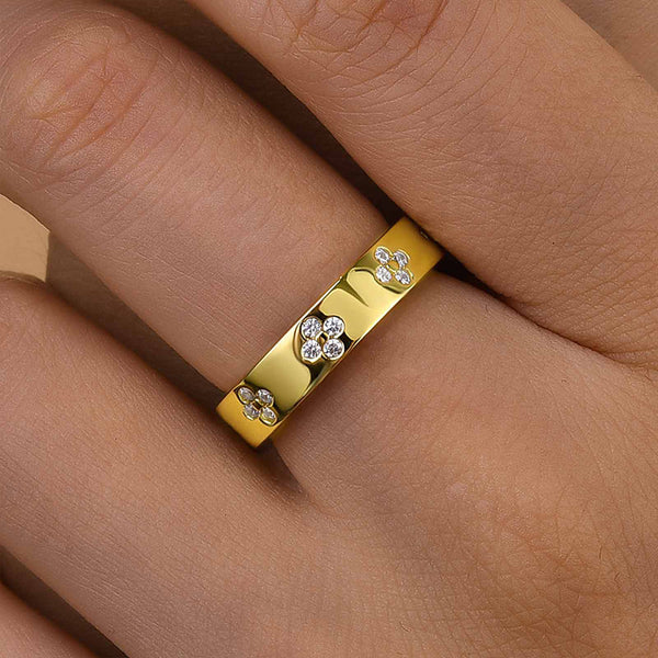 Louily Noble Yellow Gold Wedding Band