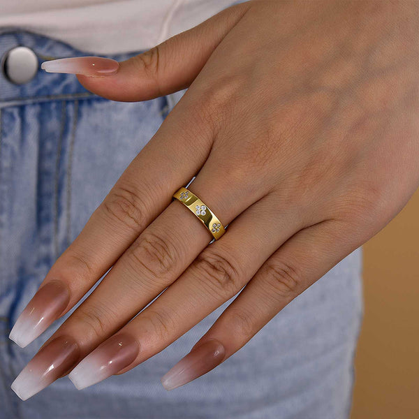 Louily Noble Yellow Gold Wedding Band