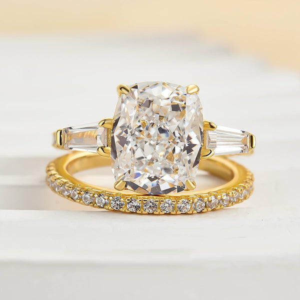 Louily Desirable Three Stone Cushion Cut Wedding Set