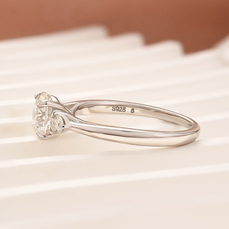 1.0Ct Three Stone Round Cut Moissanite Ring in S925 Sterling Silver - louilyjewelry