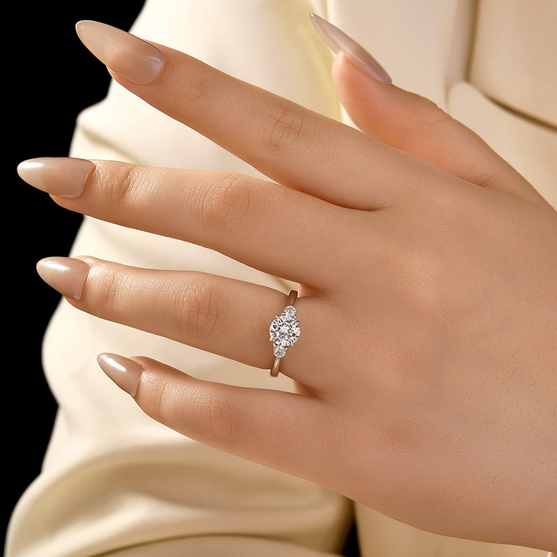 1.0Ct Three Stone Round Cut Moissanite Ring in S925 Sterling Silver - louilyjewelry