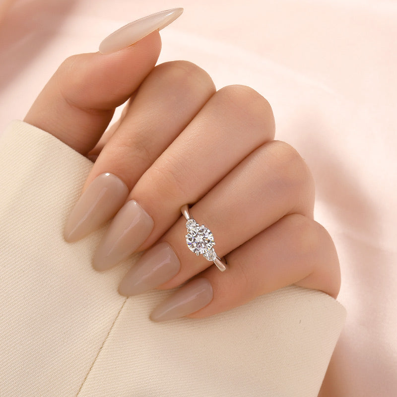 1.0Ct Three Stone Round Cut Moissanite Ring in S925 Sterling Silver - louilyjewelry