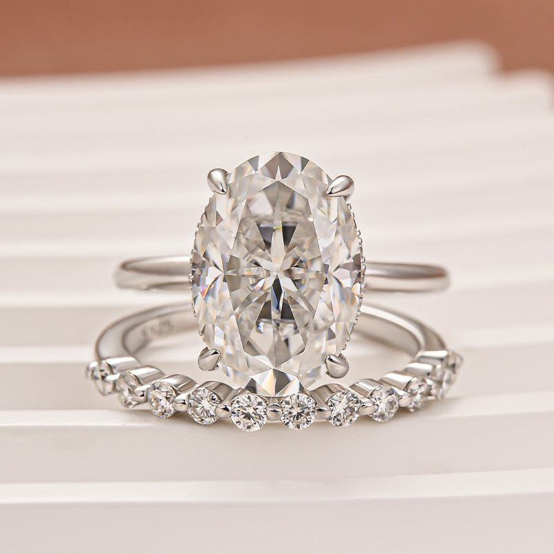 Solitaire 5.5Ct Oval Cut Yellow Gold Moissanite Wedding Ring Set With Round Cut Wedding Band