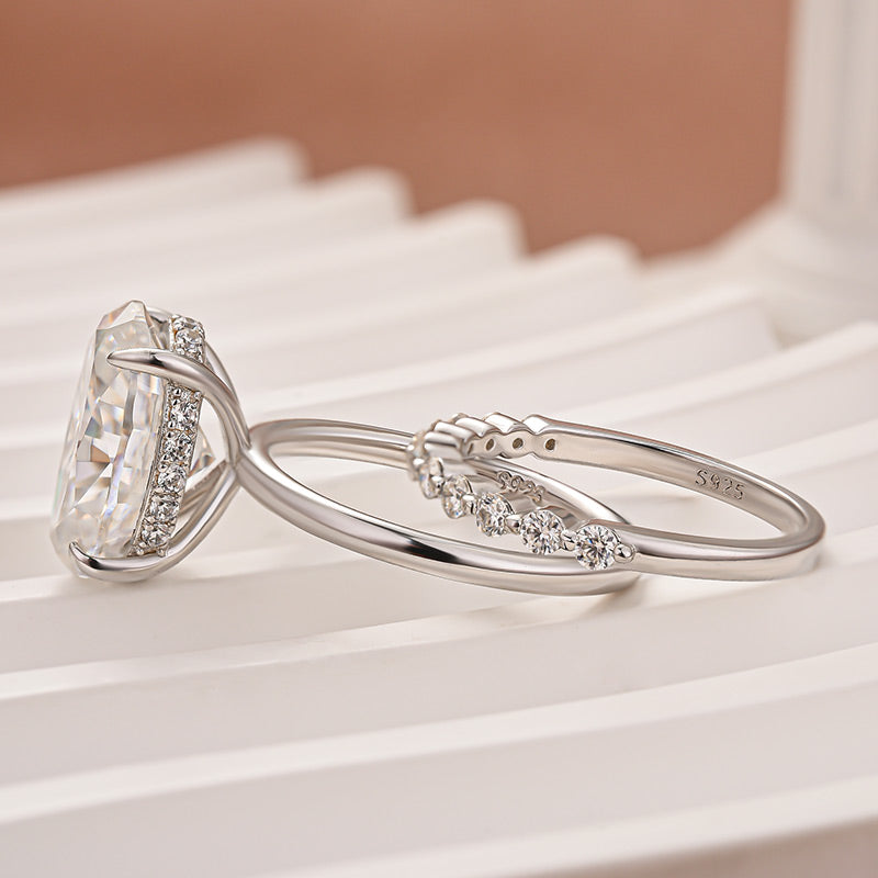 Solitaire 5.5Ct Oval Cut Yellow Gold Moissanite Wedding Ring Set With Round Cut Wedding Band