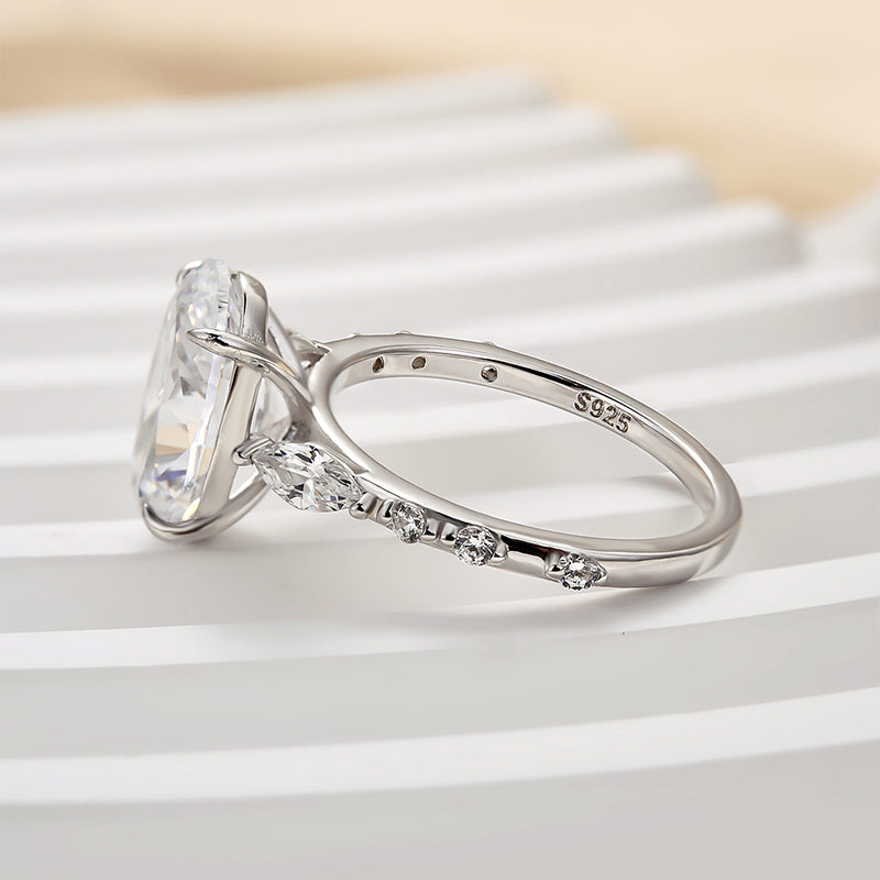 Louily Exquisite Yellow Gold Oval Cut Engagement Ring - louilyjewelry