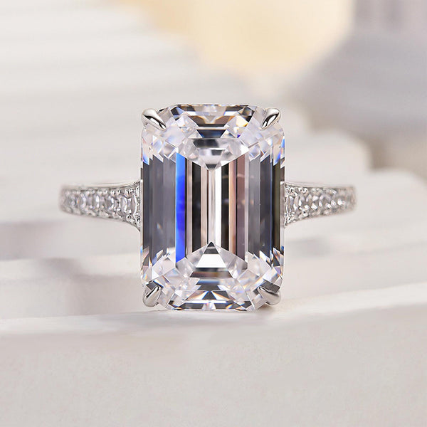 Louily Captivating Emerald Cut Engagement Ring