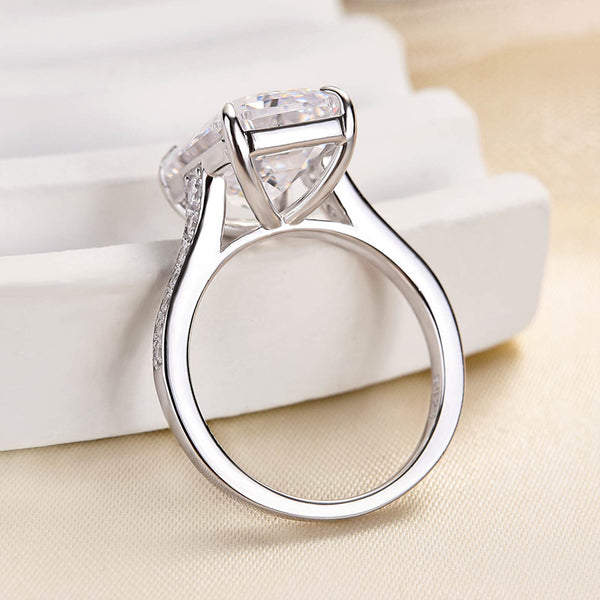 Louily Captivating Emerald Cut Engagement Ring