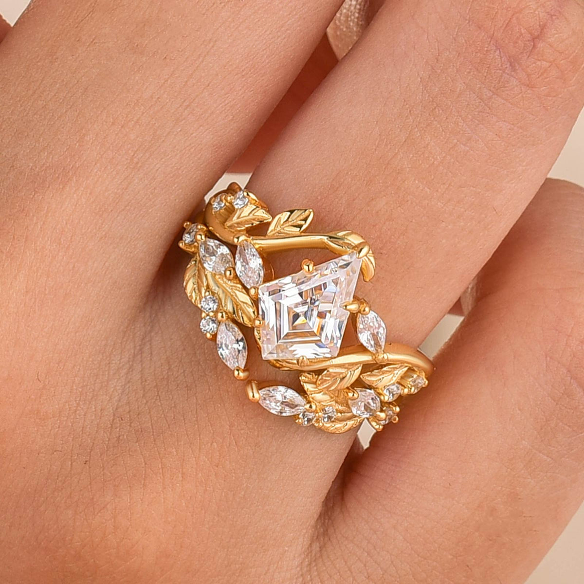 Enhancer Moissanite 2.2Ct Kite Cut Vintage Leaf Vine Wedding Ring Sets In Sterling Silver