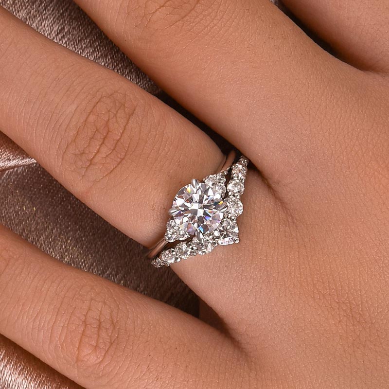 Classic Moissanite 1.2 CT Round Cut Wedding Ring Set With Curved Design Wedding Band - louilyjewelry