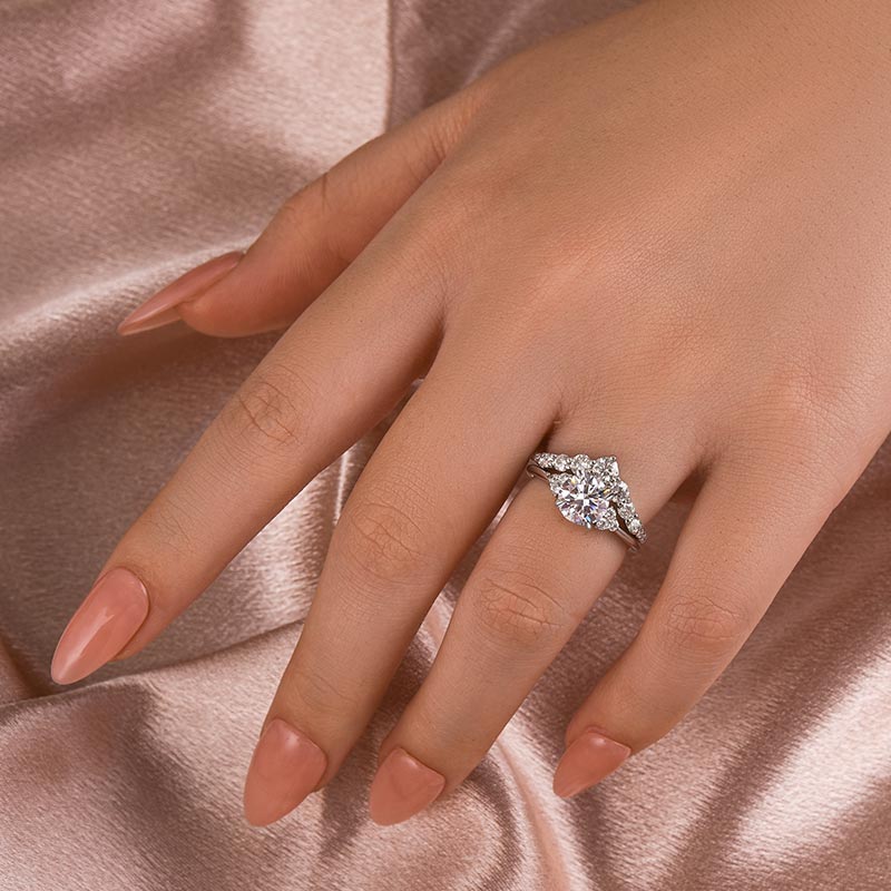 Classic Moissanite 1.2 CT Round Cut Wedding Ring Set With Curved Design Wedding Band - louilyjewelry