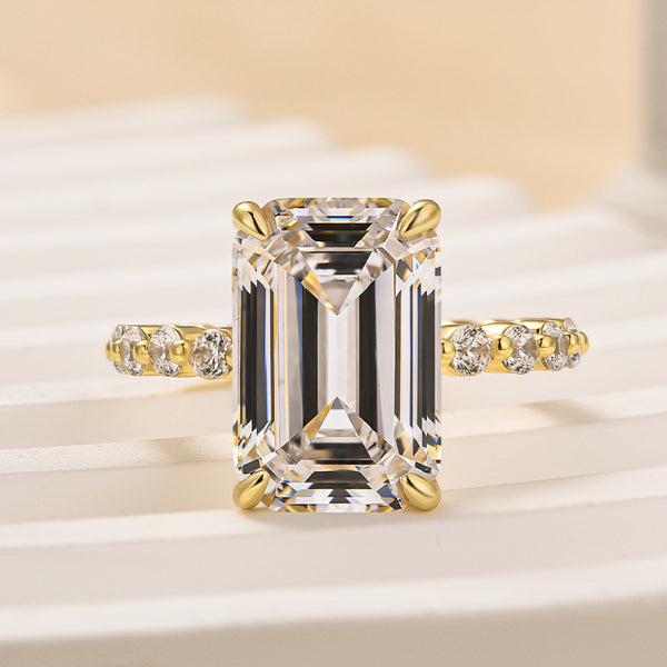 Louily Desirable Emerald Cut Engagement Ring