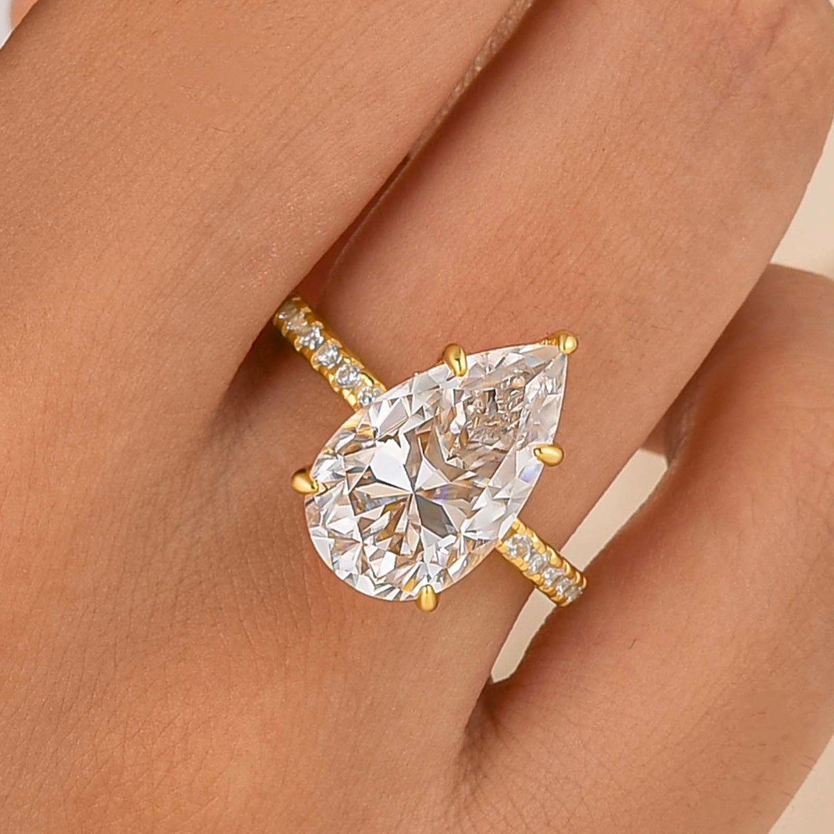 S925 3.0Ct/4.5Ct Pear Cut Engagement Ring Gold Plated Travel Ring For Everyday Wear