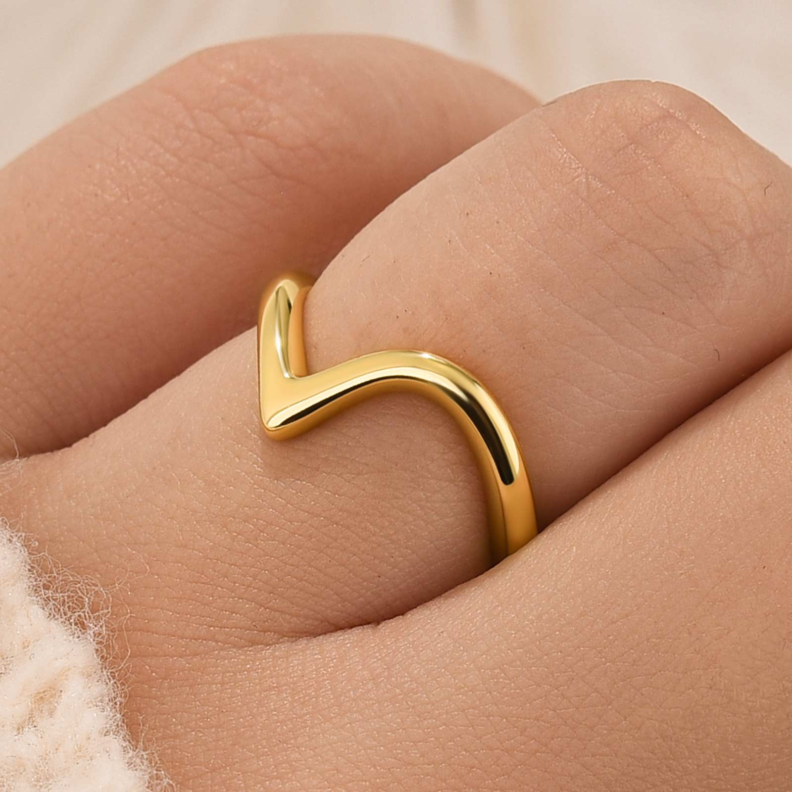 Elegant Yellow Gold Curved Wedding Band For Woman In Sterling Silver