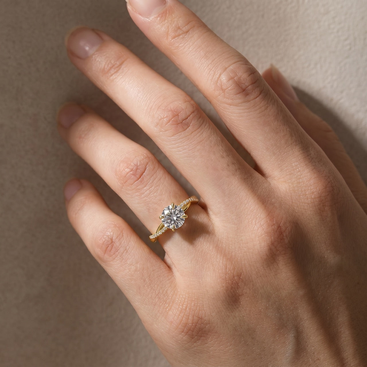 S925 1.25 Carat Twist Round Cut Engagement Ring In Sterling Silver For Bridal & Daily Wear