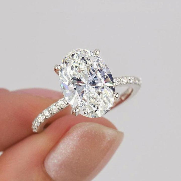 Louily Moissanite Oval Cut Engagement Ring