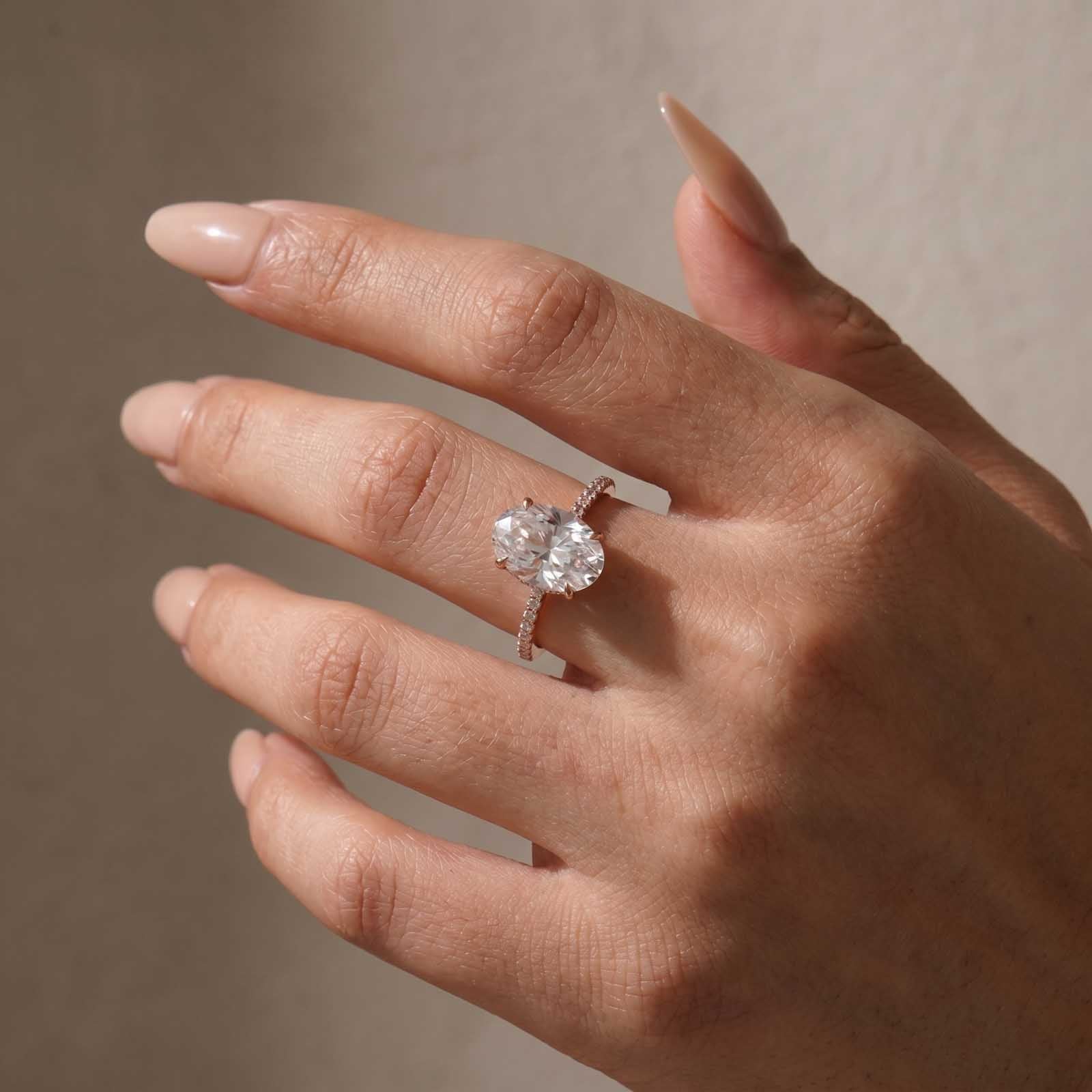 S925 Louily Moissanite 4.0~5.5 Carat Oval Cut Engagement Ring Stackable Promise Ring For Women