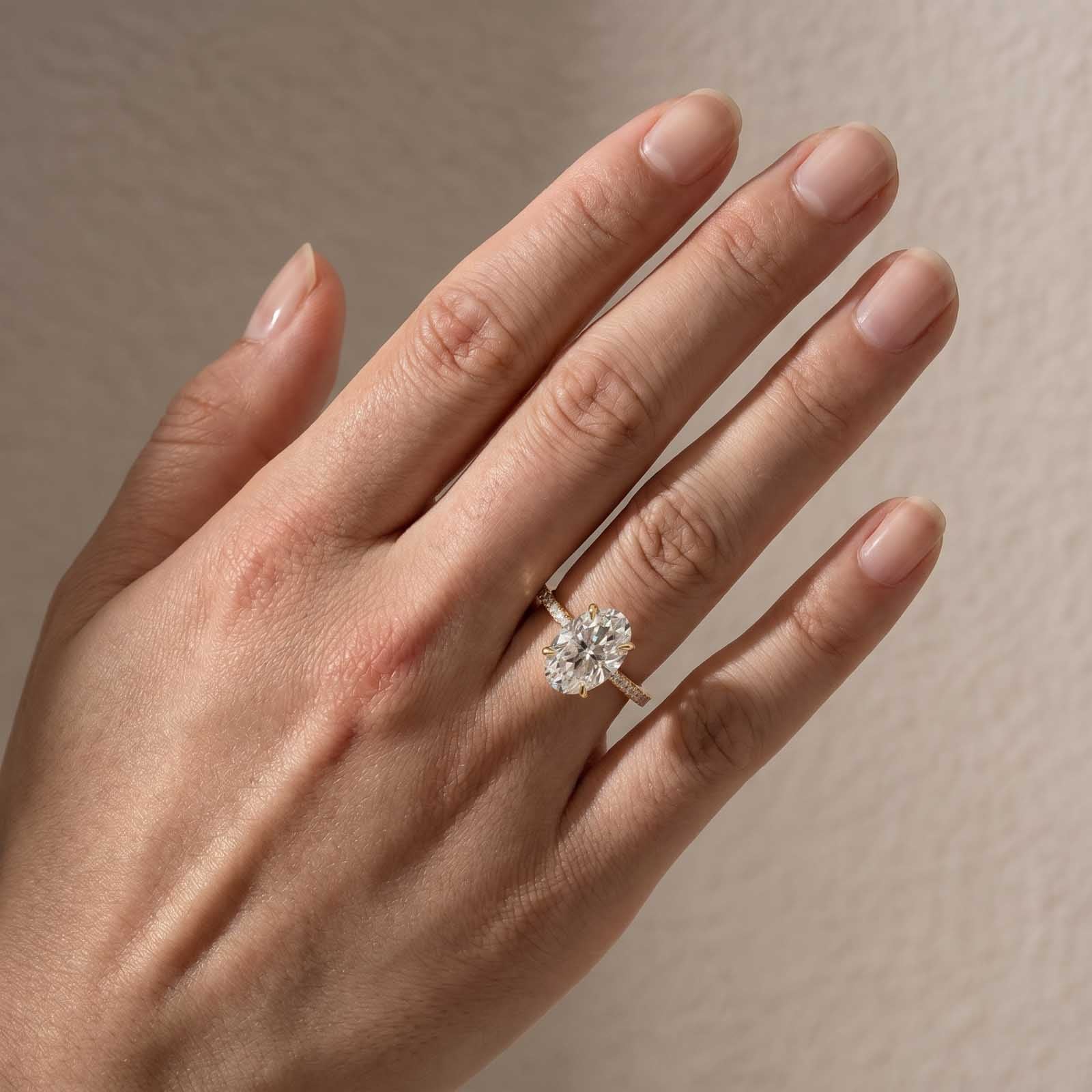 S925 Louily Moissanite 4.0~5.5 Carat Oval Cut Engagement Ring Stackable Promise Ring For Women