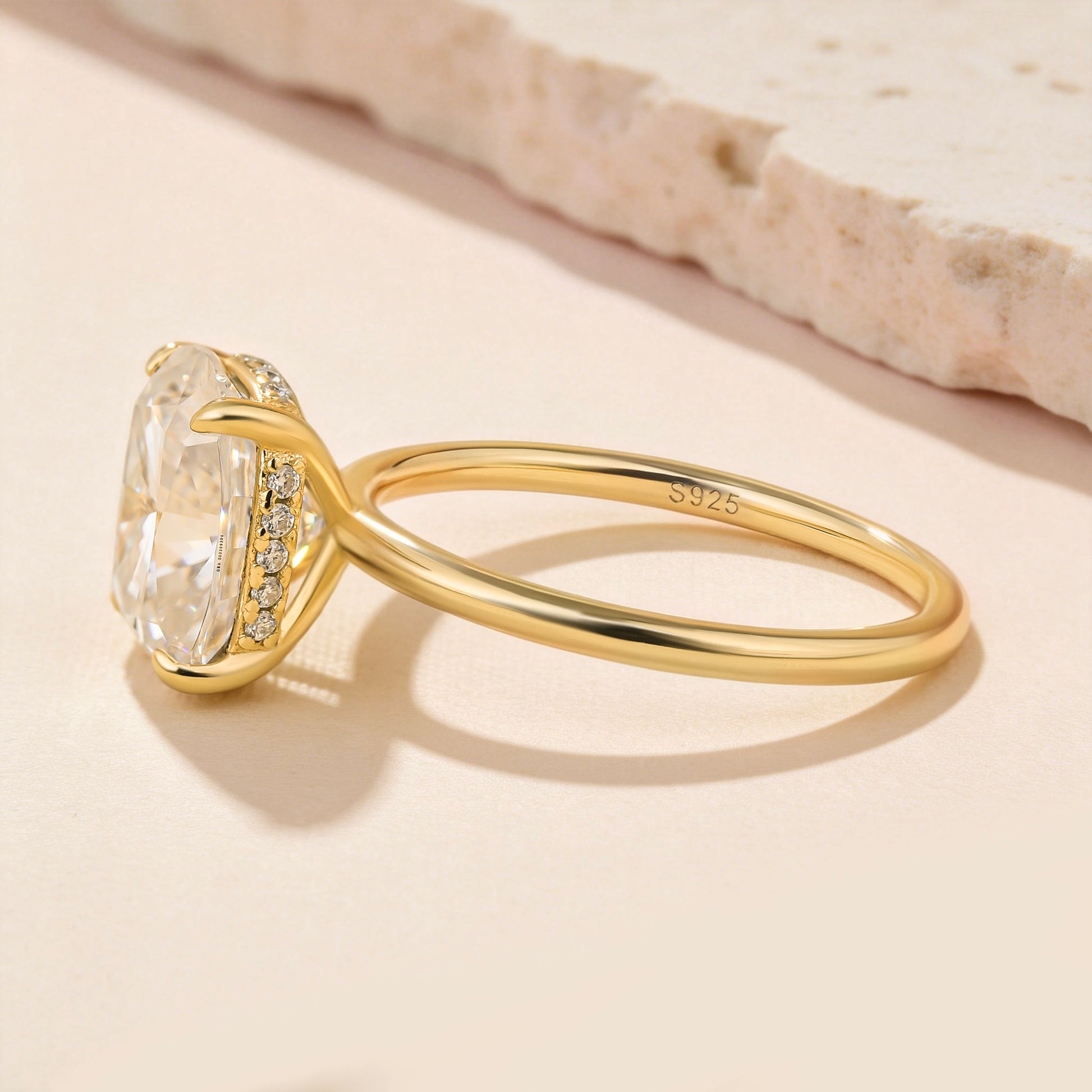 Louily Moissanite Attractive 2.5~4.0 Carat Cushion Cut Engagement Ring - louilyjewelry