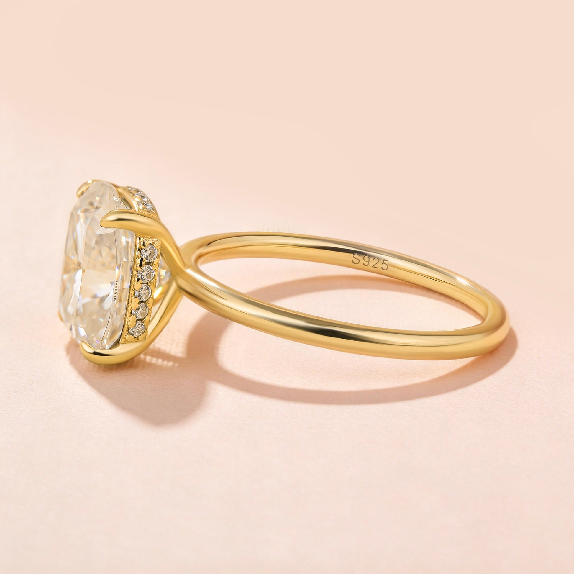 Louily Moissanite Attractive 2.5~4.0 Carat Cushion Cut Engagement Ring - louilyjewelry