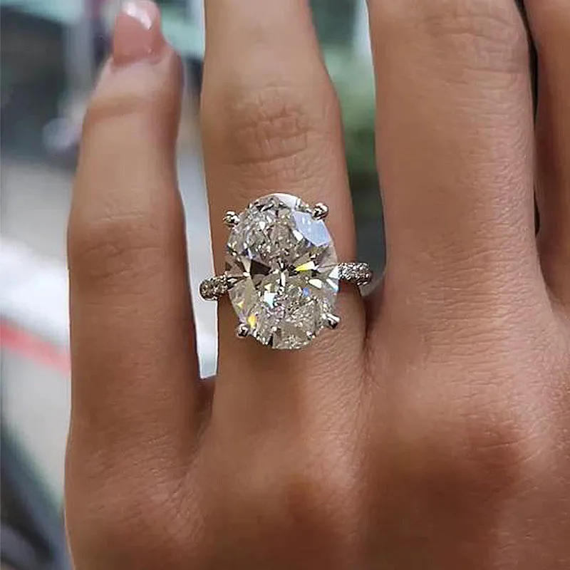 Louily Exclusive Oval Cut Simulated Diamond Engagement Ring - louilyjewelry