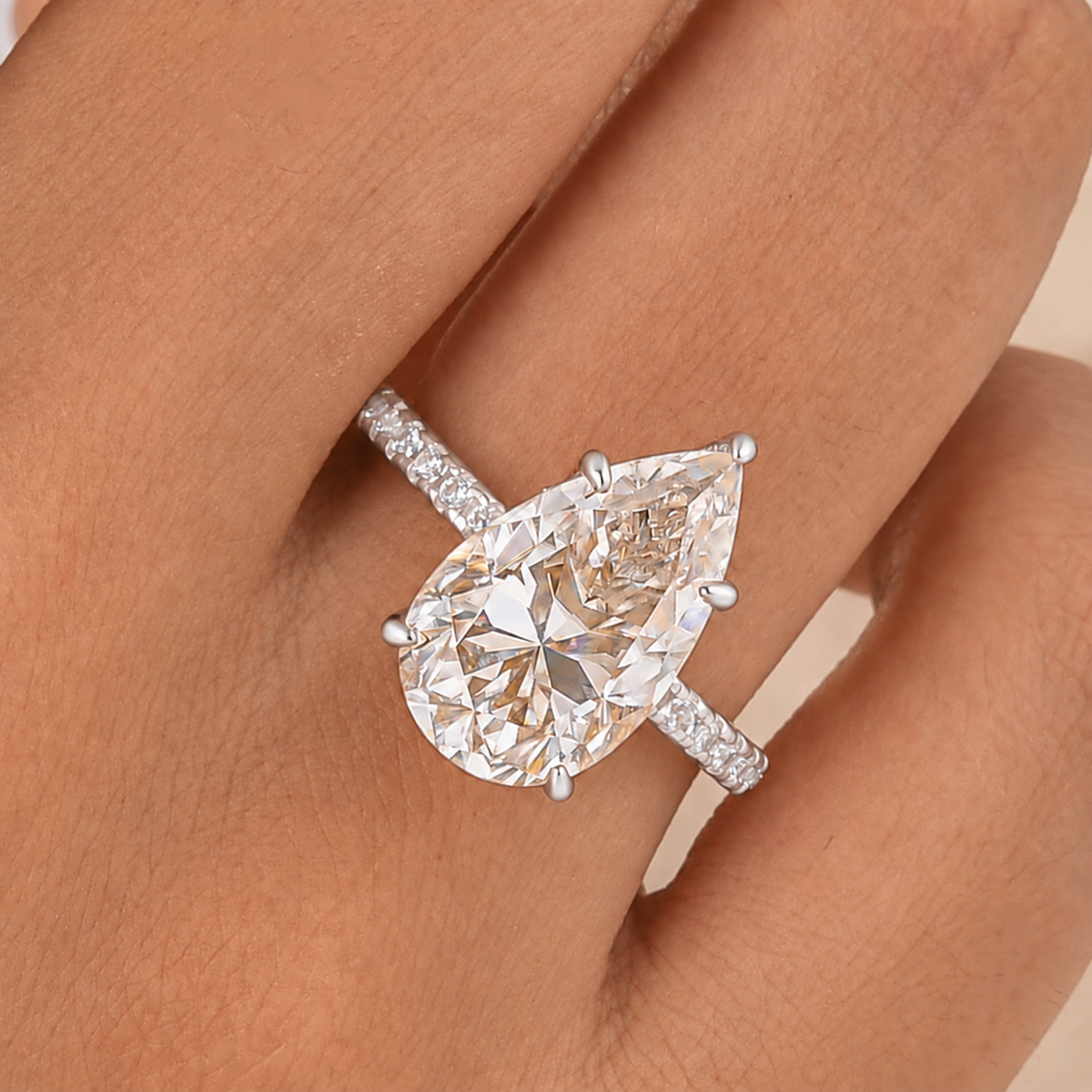 S925 3.0Ct/4.5Ct Pear Cut Engagement Ring Gold Plated Travel Ring For Everyday Wear