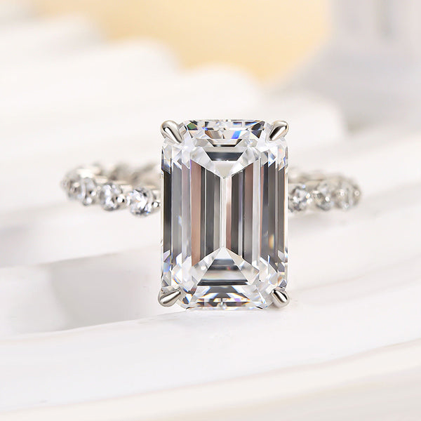 Louily Desirable Emerald Cut Engagement Ring