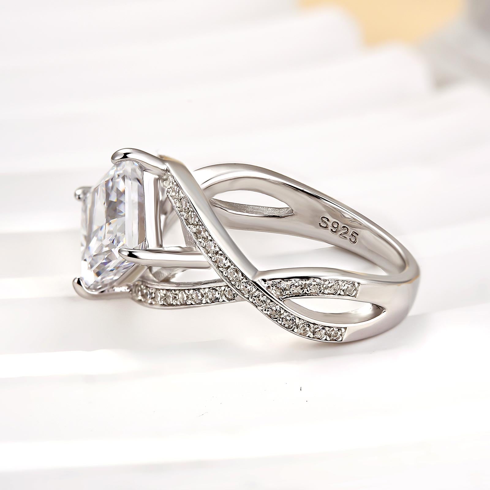 Louily Unique 2.0 Carat Princess Cut Engagement Ring For Women - louilyjewelry