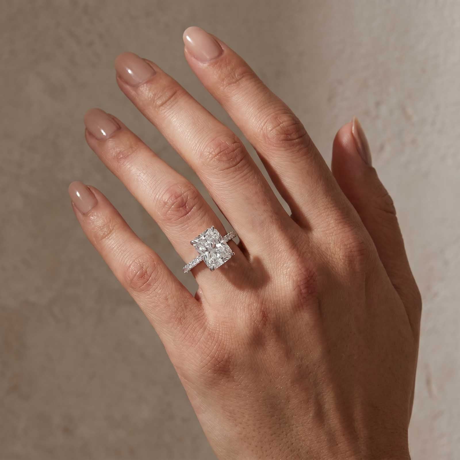 S925 Moissanite 4.0Ct Radiant Cut Concealed Halo Engagement Ring In Sterling Silver Travel Ring