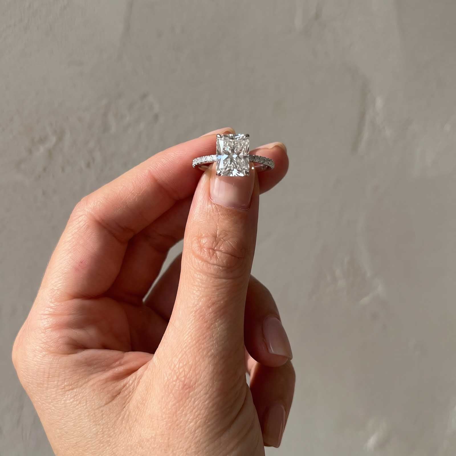 S925 Moissanite 4.0Ct Radiant Cut Concealed Halo Engagement Ring In Sterling Silver Travel Ring