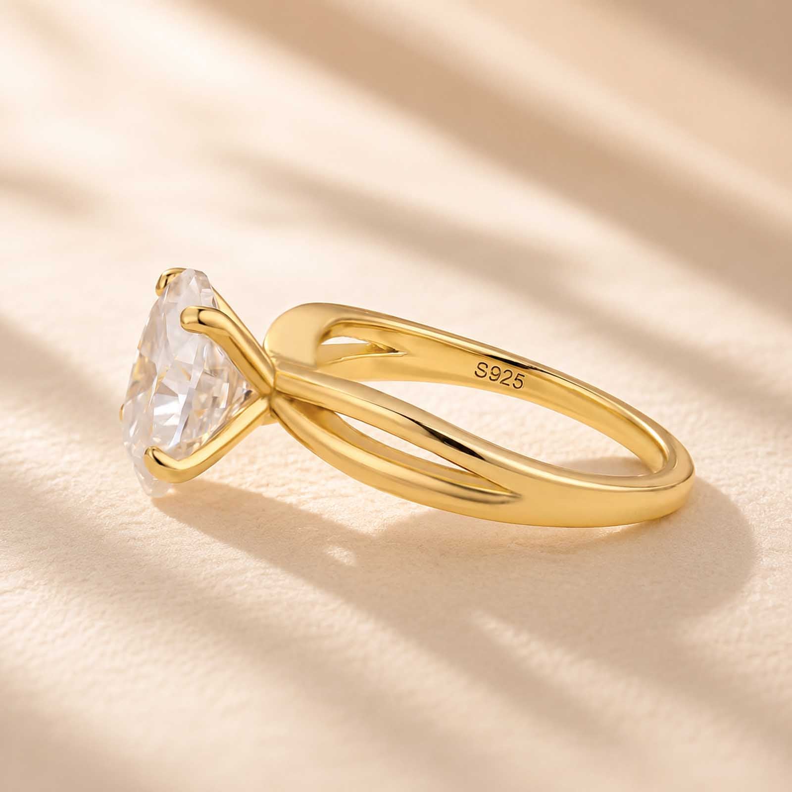 S925 Moissanite 2.5Ct Oval Cut Unique Split Shank Engagement Ring For Women