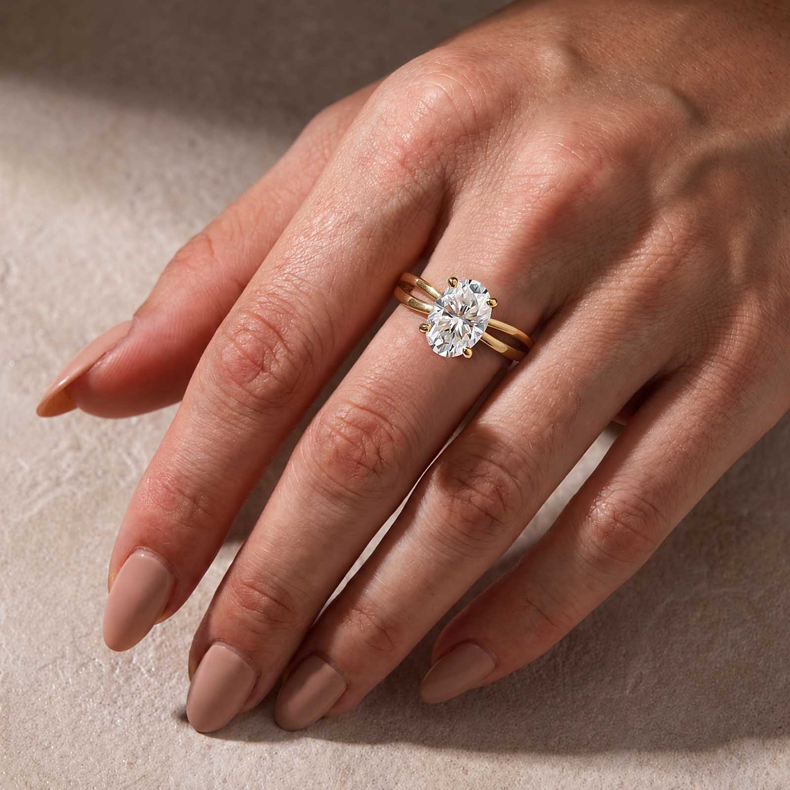 S925 Moissanite 2.5Ct Oval Cut Unique Split Shank Engagement Ring For Women