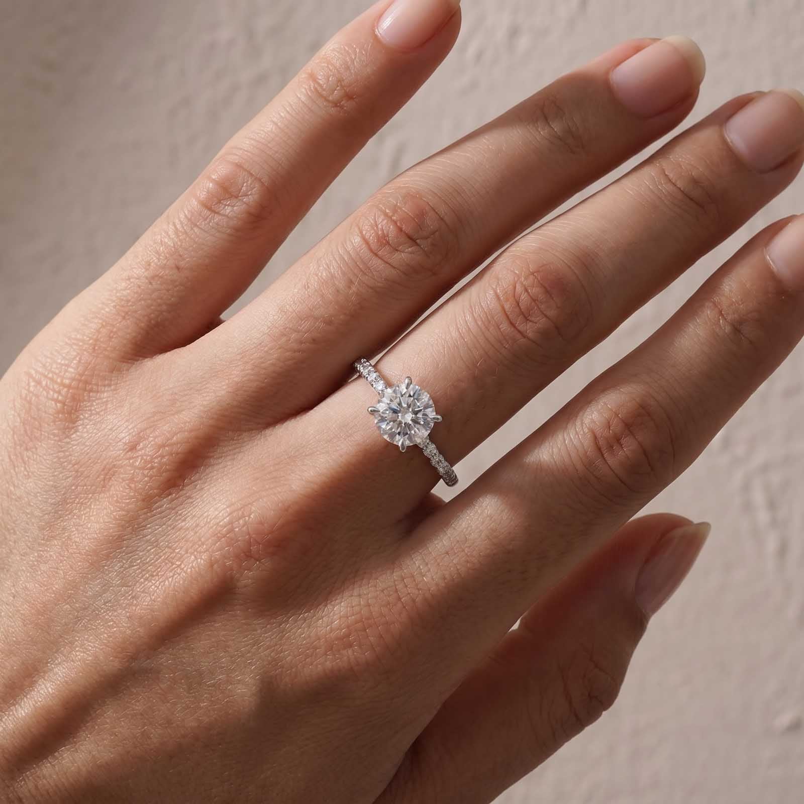 S925 Moisssanite 2.0Ct Round Cut Side Paving Engagement Ring Stackable Ring For Her