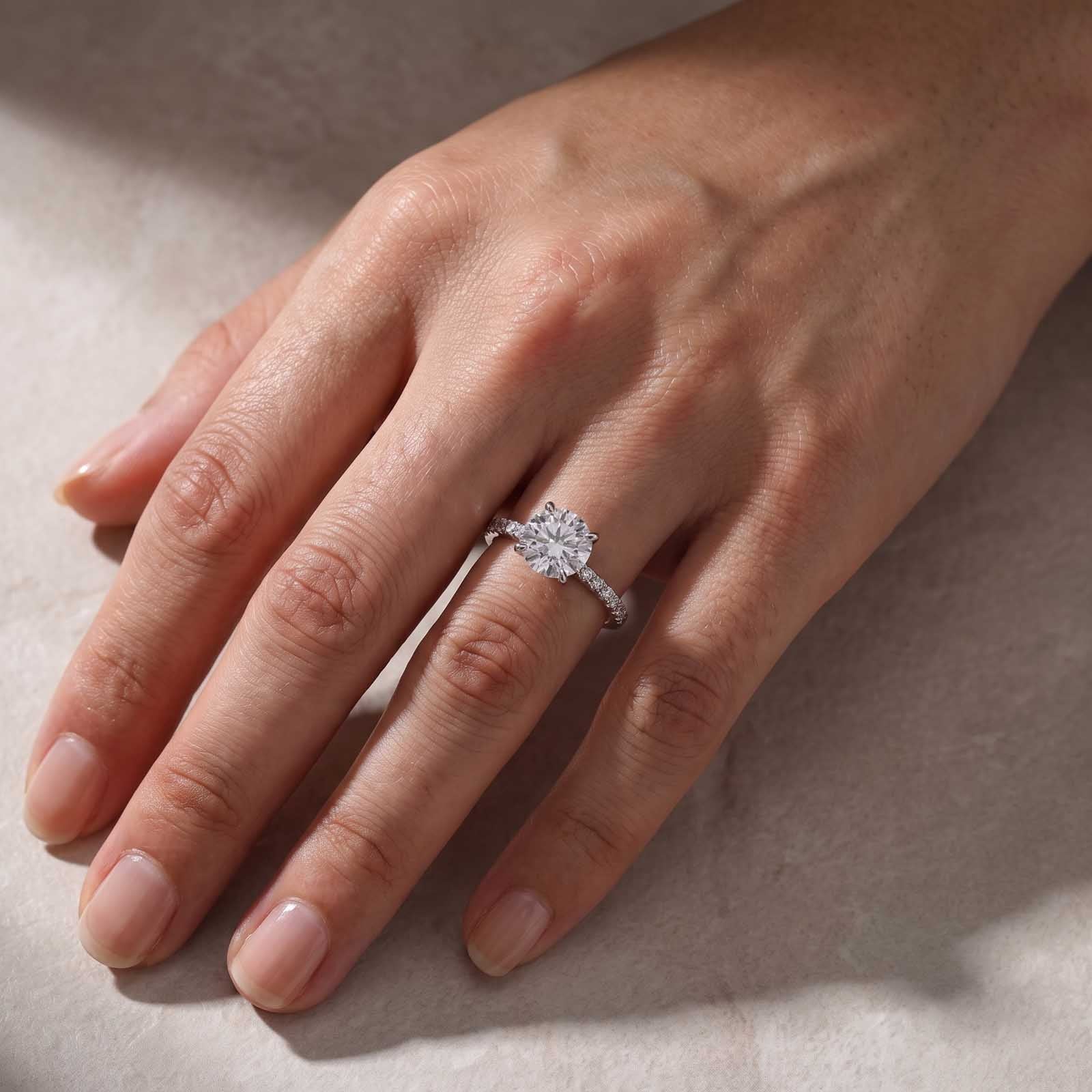 S925 Moisssanite 2.0Ct Round Cut Side Paving Engagement Ring Stackable Ring For Her